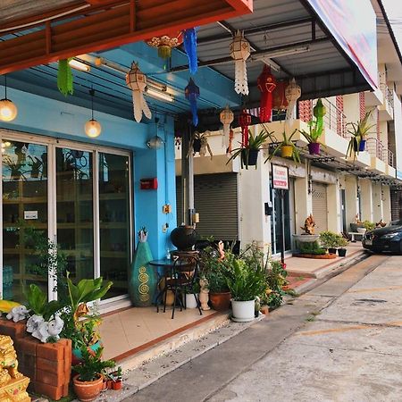 Aekkalukthai Hostel Rayong Exteriör bild