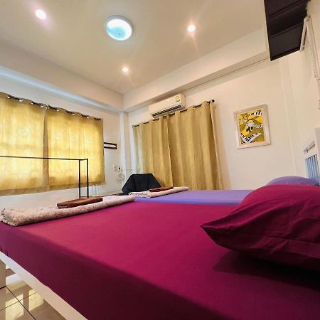 Aekkalukthai Hostel Rayong Exteriör bild