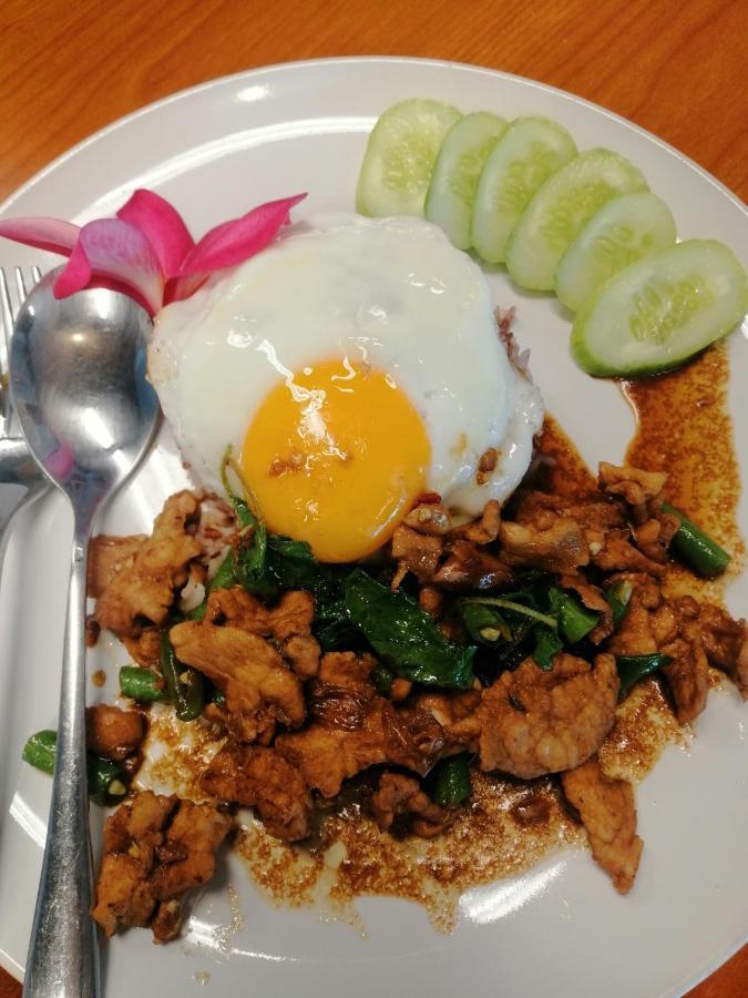 Aekkalukthai Hostel Rayong Exteriör bild