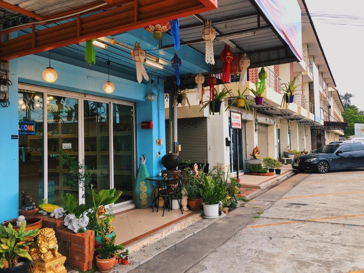 Aekkalukthai Hostel Rayong Exteriör bild