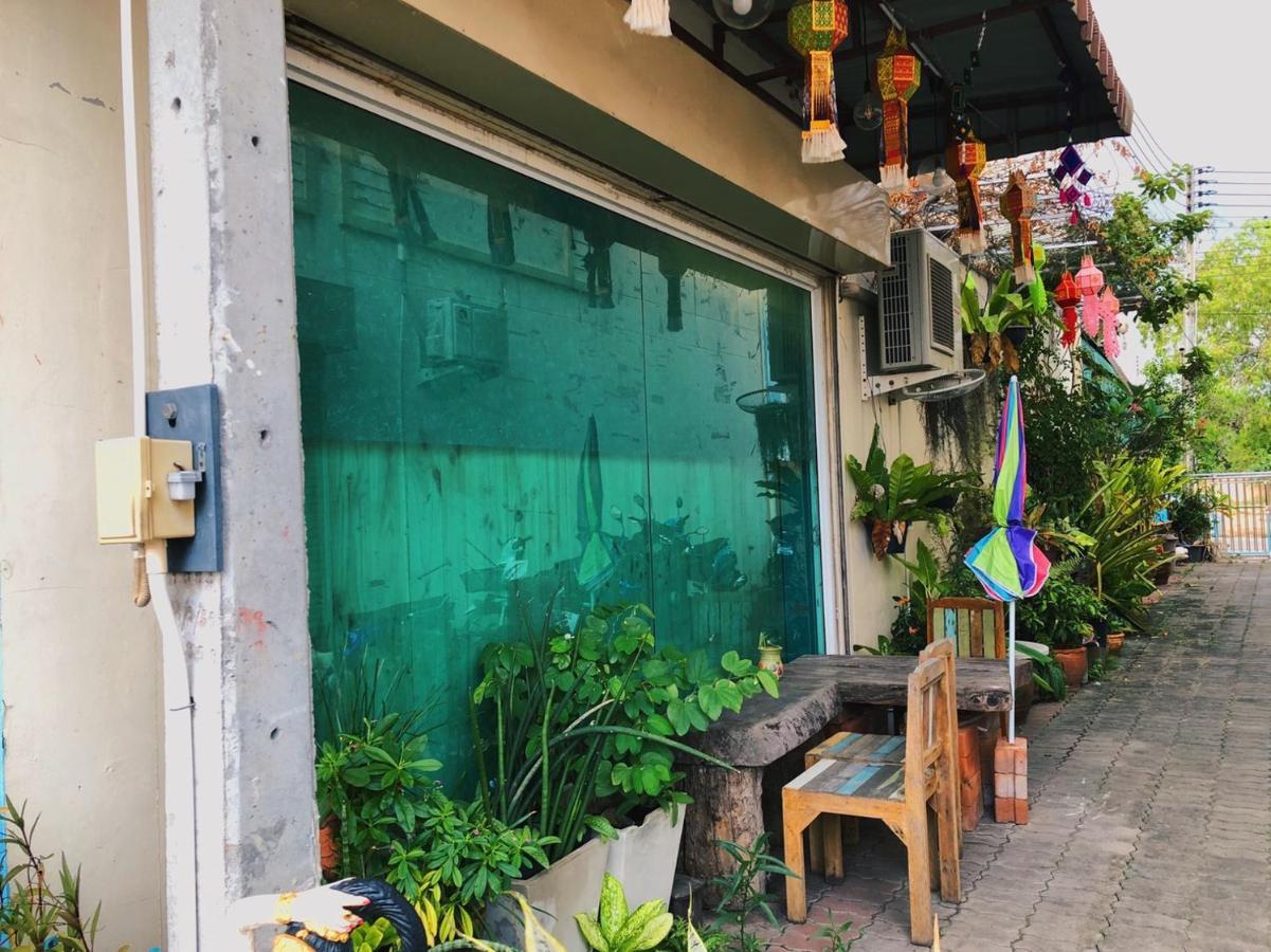 Aekkalukthai Hostel Rayong Exteriör bild