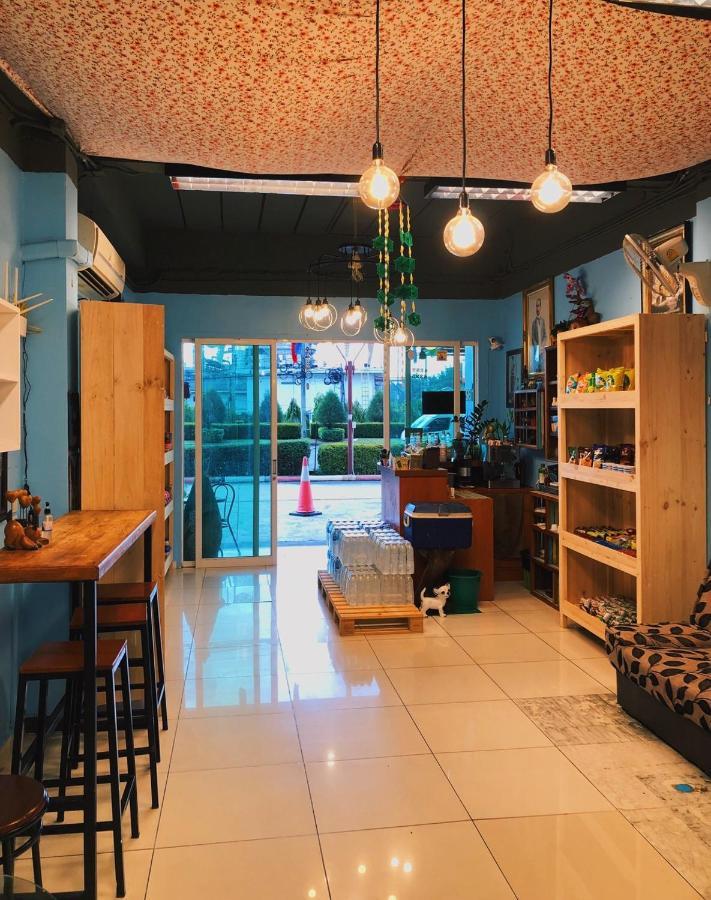 Aekkalukthai Hostel Rayong Exteriör bild