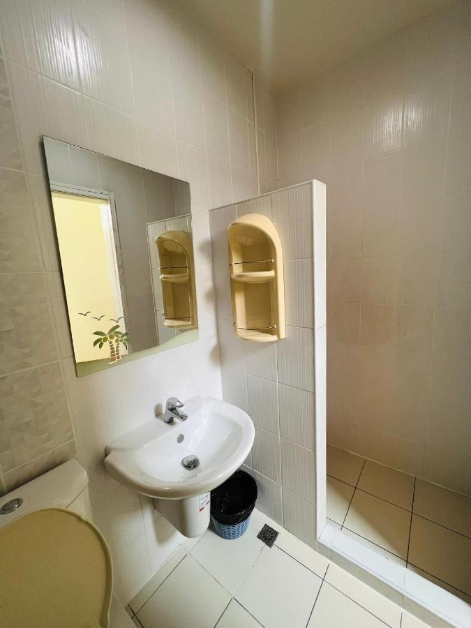 Aekkalukthai Hostel Rayong Exteriör bild