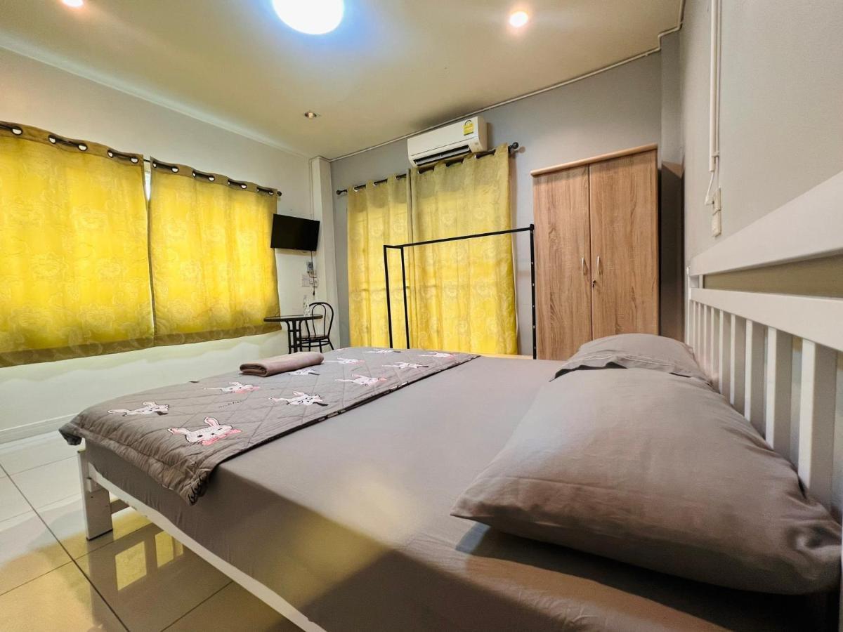 Aekkalukthai Hostel Rayong Exteriör bild