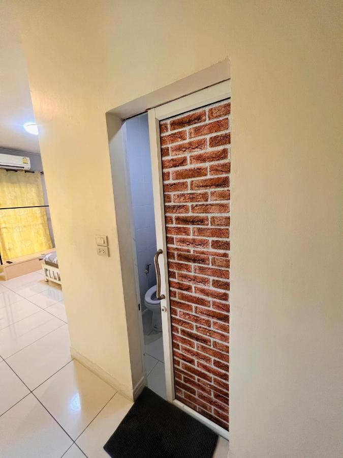 Aekkalukthai Hostel Rayong Exteriör bild