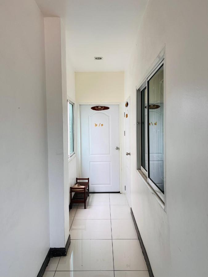 Aekkalukthai Hostel Rayong Exteriör bild