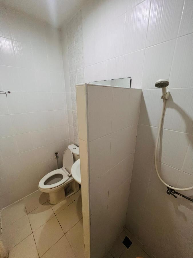 Aekkalukthai Hostel Rayong Exteriör bild