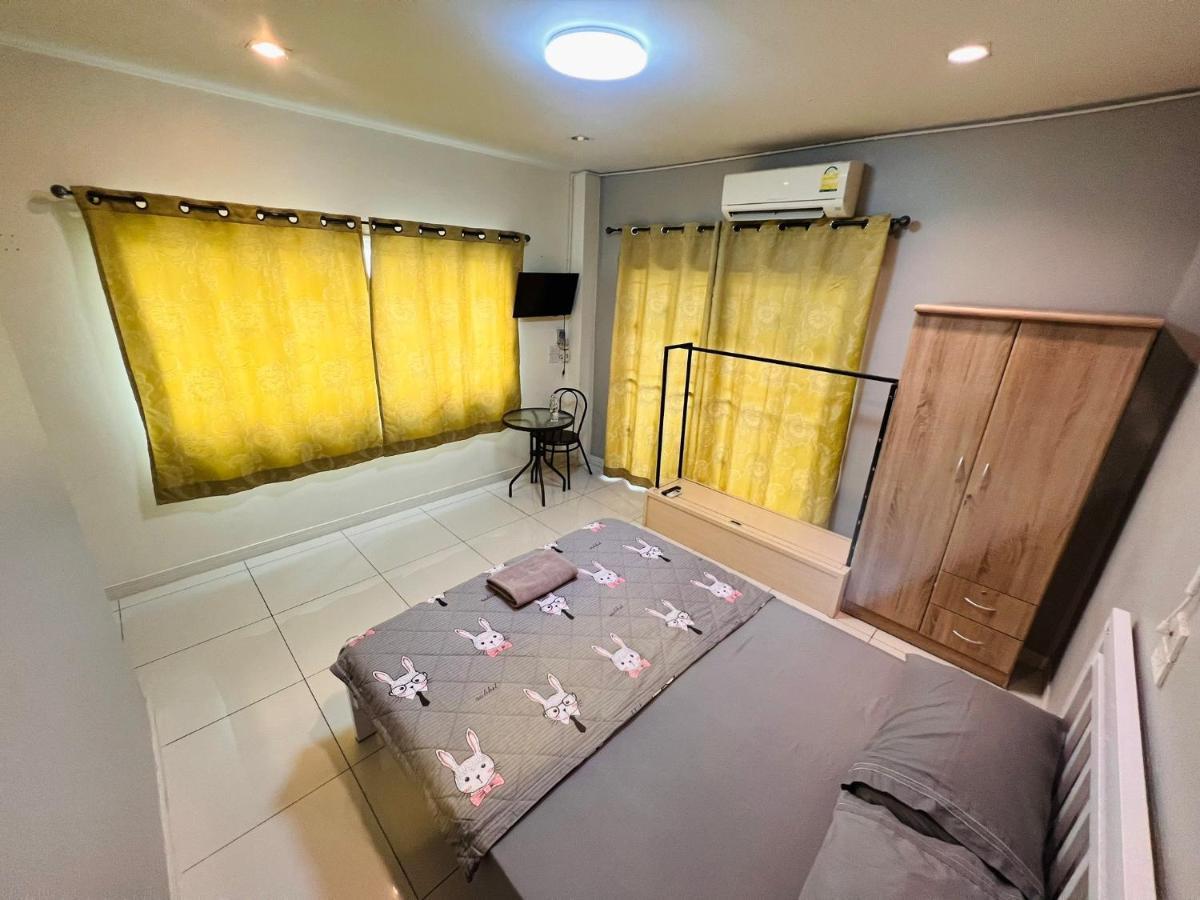 Aekkalukthai Hostel Rayong Exteriör bild