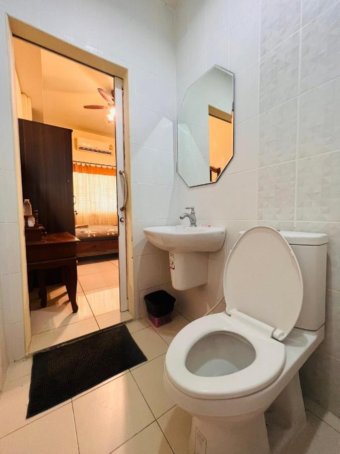 Aekkalukthai Hostel Rayong Exteriör bild