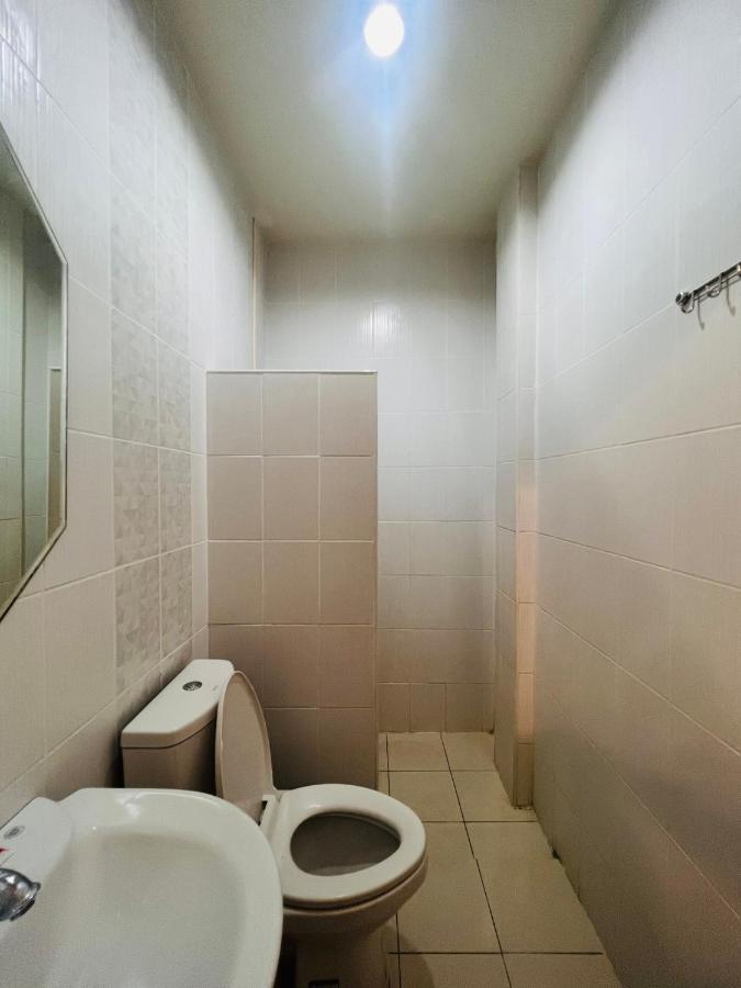 Aekkalukthai Hostel Rayong Exteriör bild